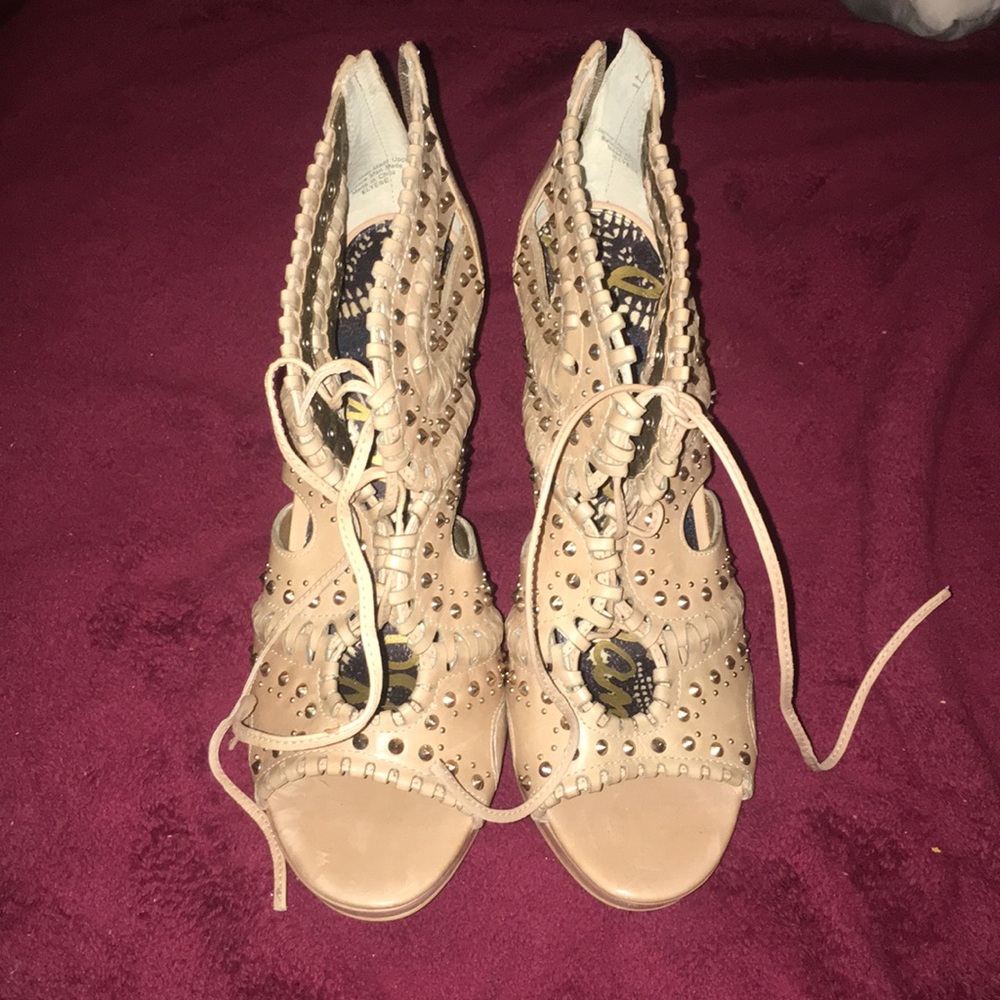 Open toe detailed high heel